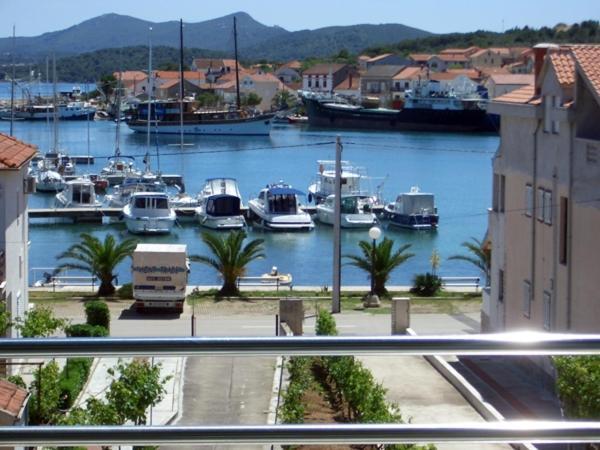 In With Sea View, Terrace, Air Conditioning, Wi-fi